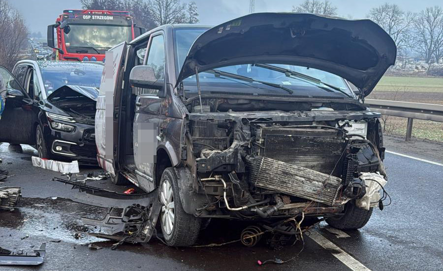 Zderzenie czterech pojazdów na krajowej „piątce” [FOTO] 